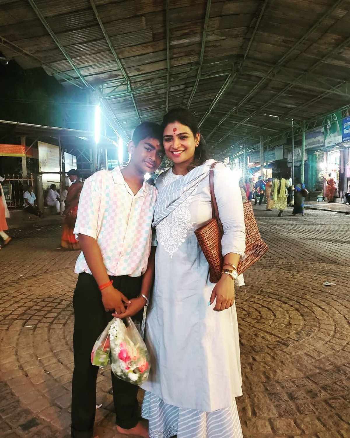  Bigg Boss Vj Maheshwari poses with a hot bikini in a swimming pool 