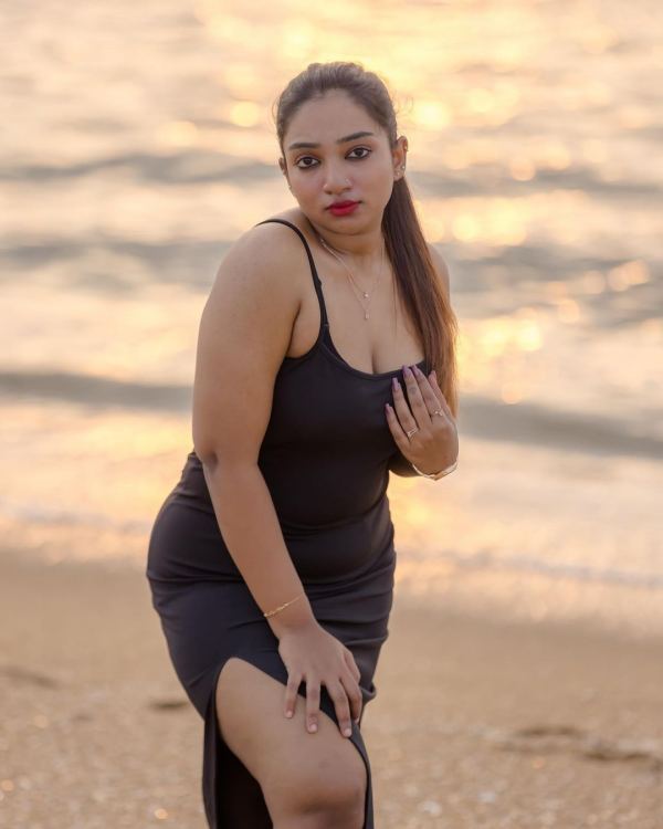 Saraku movie actress Suriya Prabha braless photos makes you drool 
