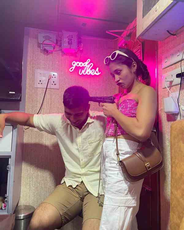 Survivor Tamil contestant Aishwarya Krishnan placing gun at her lovers head 