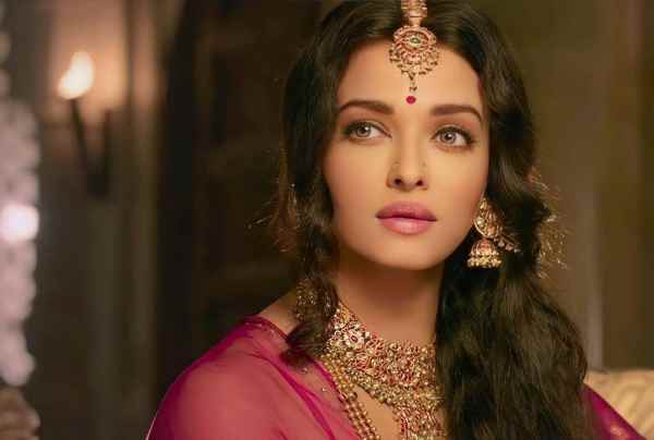 while acting in Ponniyin Selvan actress Aishwarya Rai bled and Mani Ratnam did not notice it while acting in Ponniyin Selvan actress Aishwarya Rai bled and Mani Ratnam did not notice it