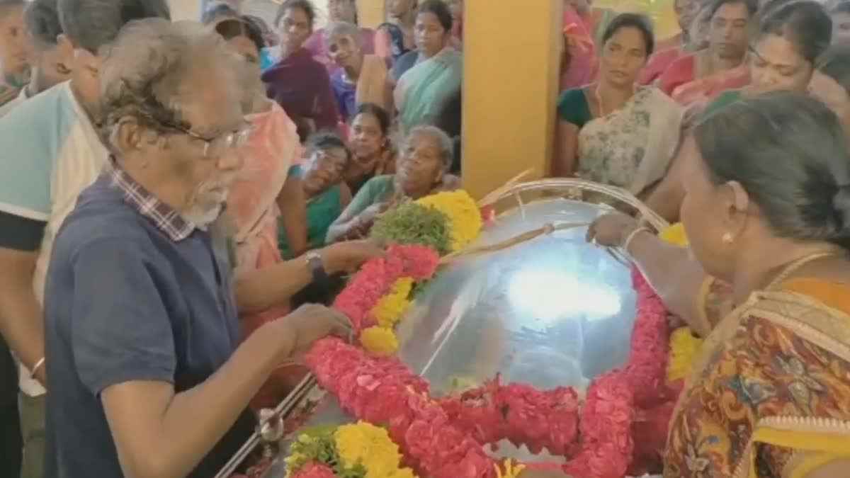 Director Bharathiraja attends Sevvazhai Rasu Funeral 