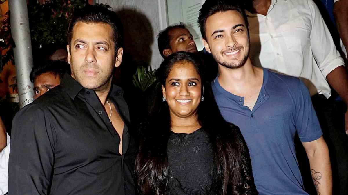 Salman Khans sister Arpita Khan diamond earrings theft by house help person Salman Khans sister Arpita Khan diamond earrings theft by house help person