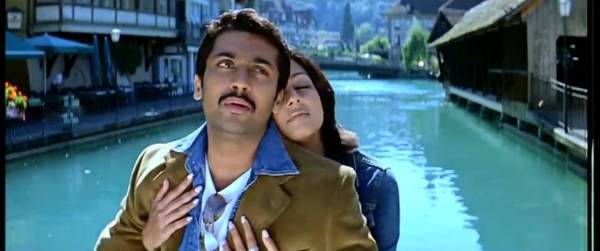 A Stranger changes his dress in New York Nagaram song decoded by a netizen 