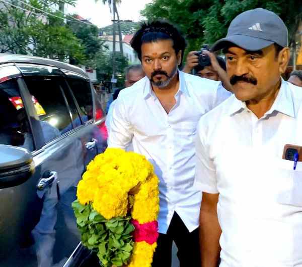 Manobala acted in several upcoming movies and they faces trouble after his loss 