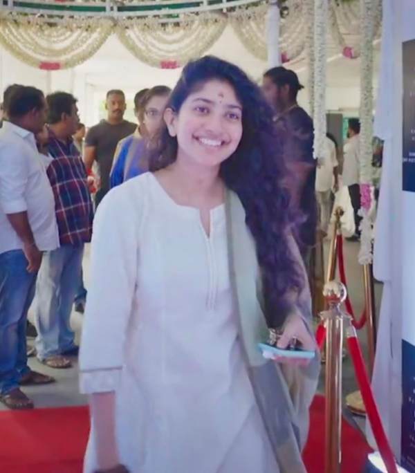 Sai Pallavi receives huge salary for Sivakarthikeyans SK21 