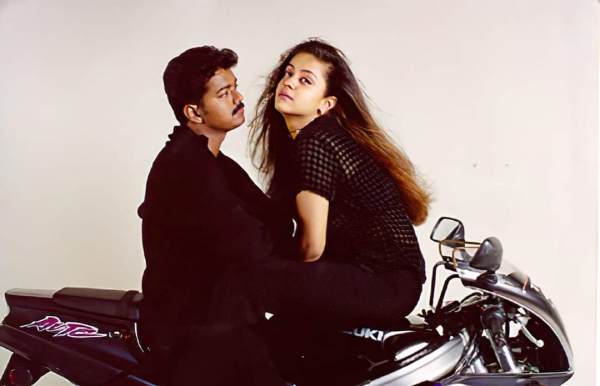 Vijay and Jyothika done lip lock photoshoot for Kushi Movie 