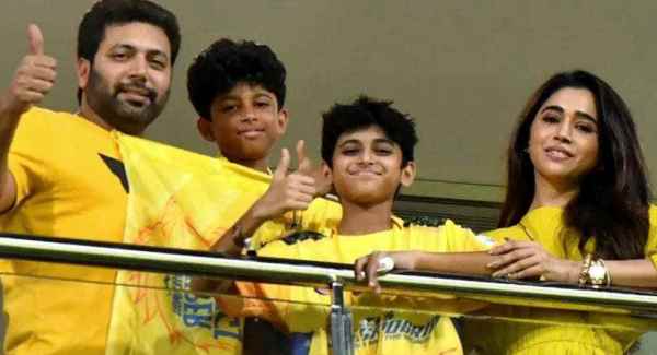  Nayan, Vicky, Anirudh, and Jayam Ravi enjoyed watching the IPL match