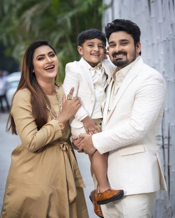 Actress Myna nandhini shares her first family photoshoot in Instagram 