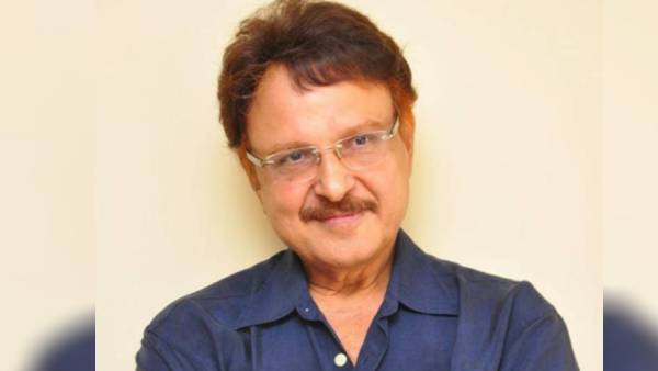 Rajinikanth avoids umbrella at Sarath Babus Funeral