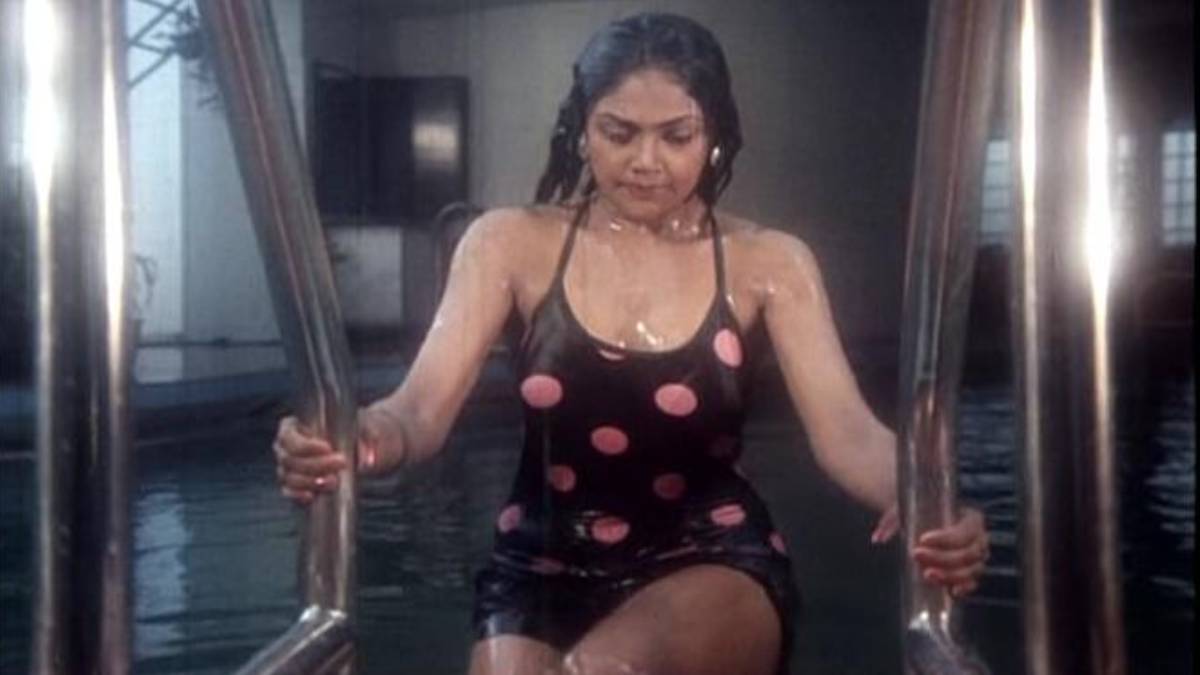 Nirosha poses in Nighty and fans asking what happened to her 