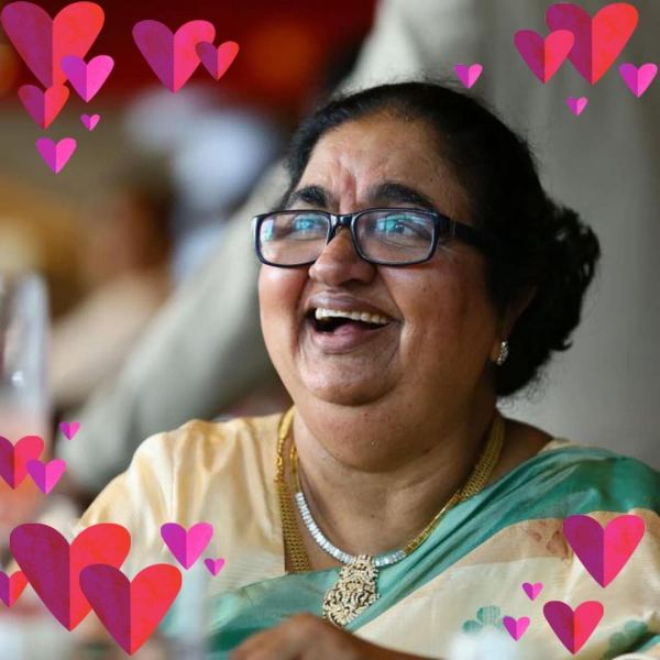 Nirosha shares her Mother Young age photos and sends Mothers Day wishes Nirosha shares her Mother Young age photos and sends Mothers Day wishes