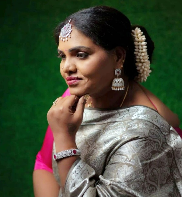 Actor Robo Shankar wife Priyanka Shankar cute photos