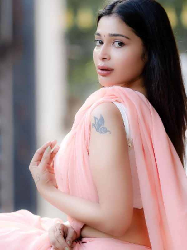 Actress Dharsha Guptas latest photoshoot pictures gets fans more likes 