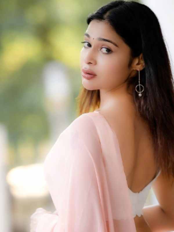 Actress Dharsha Guptas latest photoshoot pictures gets fans more likes 