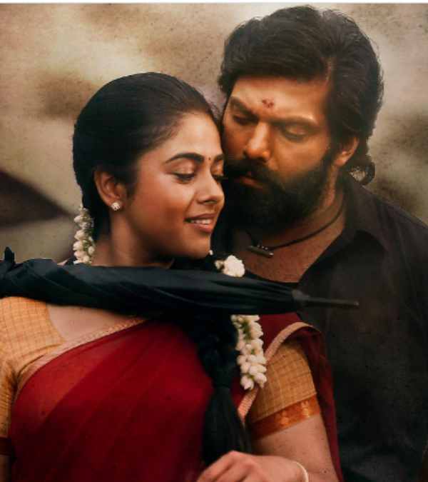 The Kerala Story actress Siddhi Idnani poses with nighty and starts promotion for her next movie 