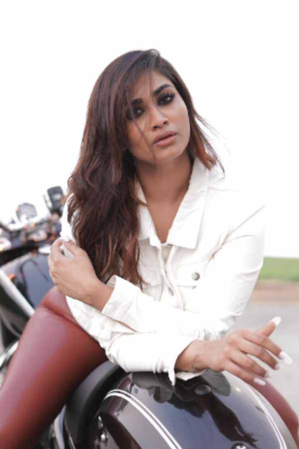  Bigg Boss Shivani Narayanan gives hot poses in a brand new BMW bike 