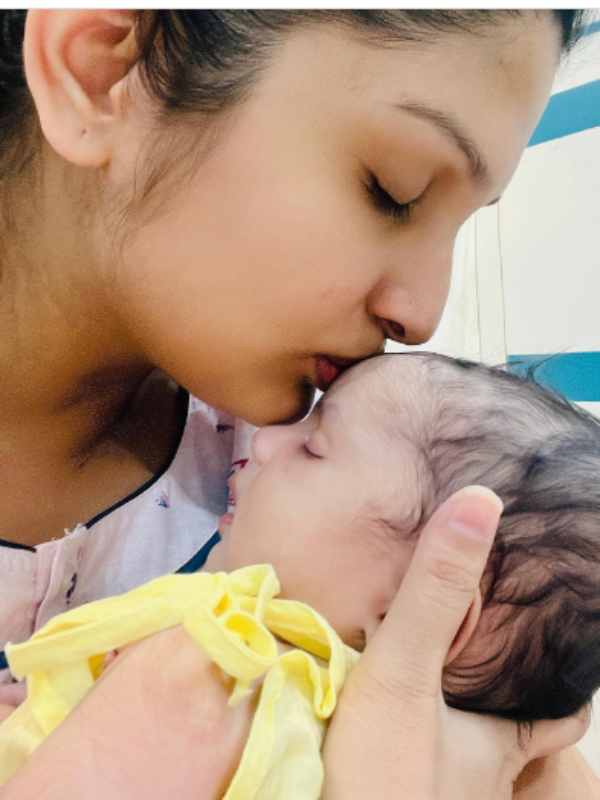 Actress divya sridhar return to work sevanthi serial shooting