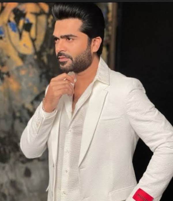 Simbu: Manmadhan film director Murugan cheated by Simbus family Simbu: Manmadhan film director Murugan cheated by Simbus family