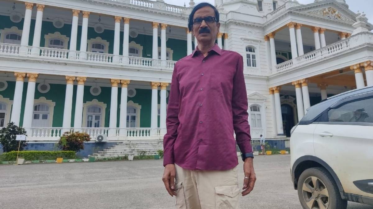 Manobalas Finel Funeral procession with His Spectacles 