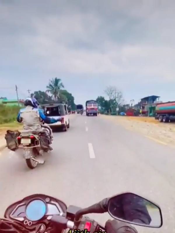 Ajithkumar Took a picture with his fan at World Tour 