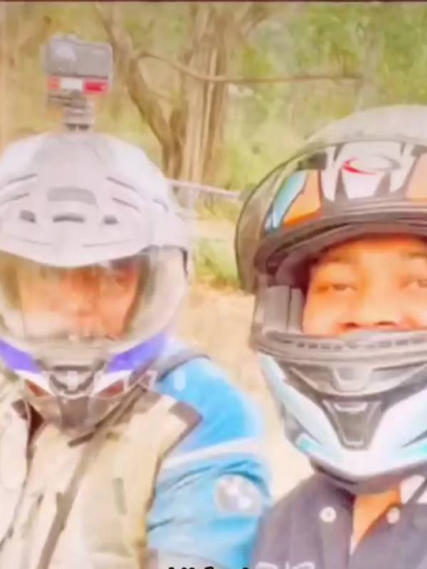 Ajithkumar Took a picture with his fan at World Tour 