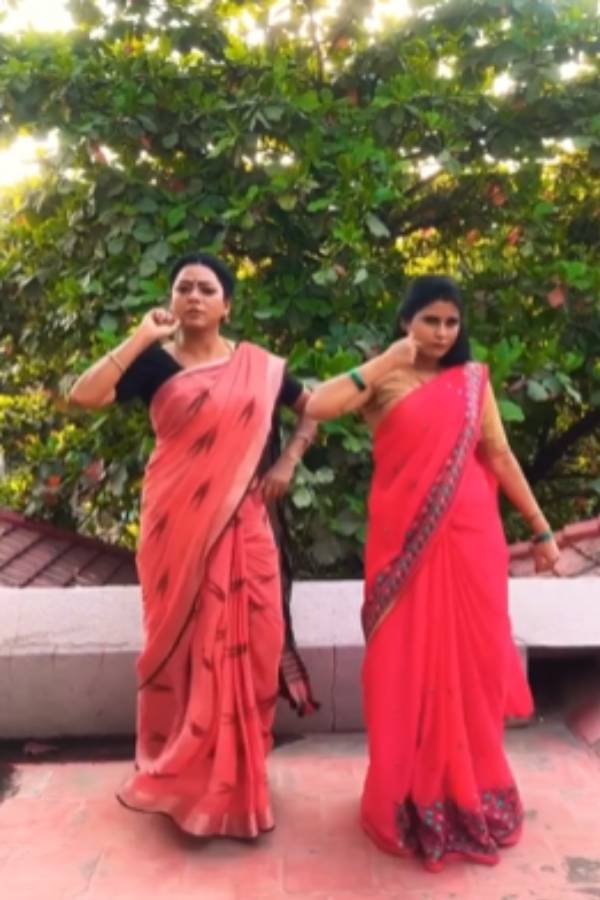Vijay TVs Baakiyalakshmi serial Suchitra shares her new photos in modern look 