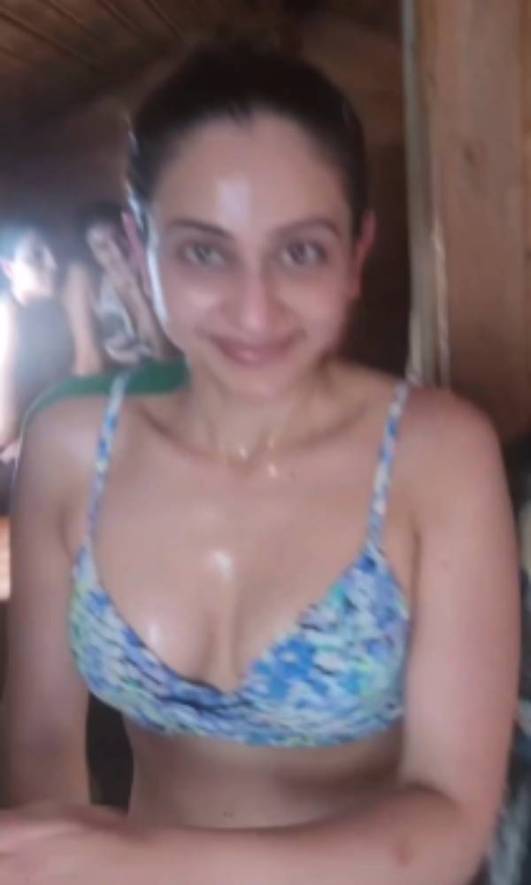 Rakul Preet Singh bath in -15 degree in a hot bikini stuns fans 