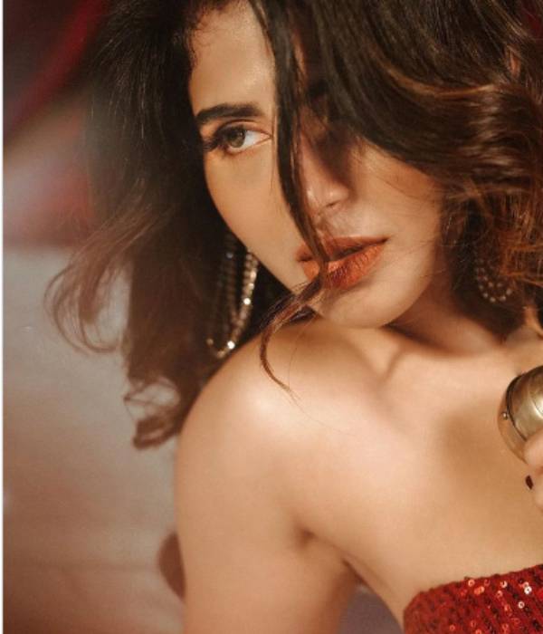 Actress Iswarya Menon’s Birthday special photoshoot 