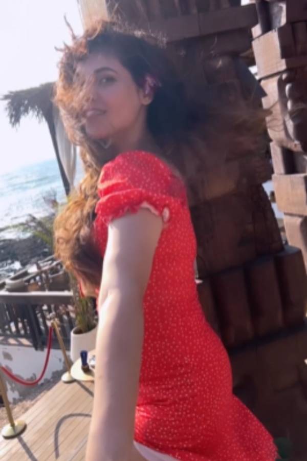 Actress Sherin in Goa trip after elimination of Cook with comali season 4 show 