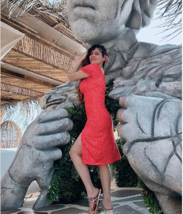 Actress Sherin in Goa trip after elimination of Cook with comali season 4 show 