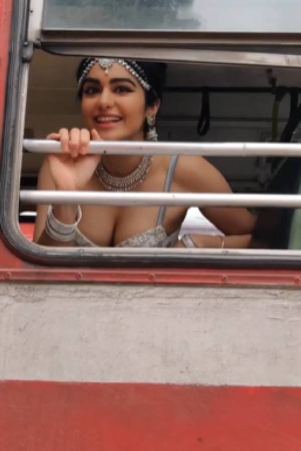 Fans trolls The Kerala Story actress Adah Sharma with mini Kangana Ranaut comments Fans trolls The Kerala Story actress Adah Sharma with mini Kangana Ranaut comments