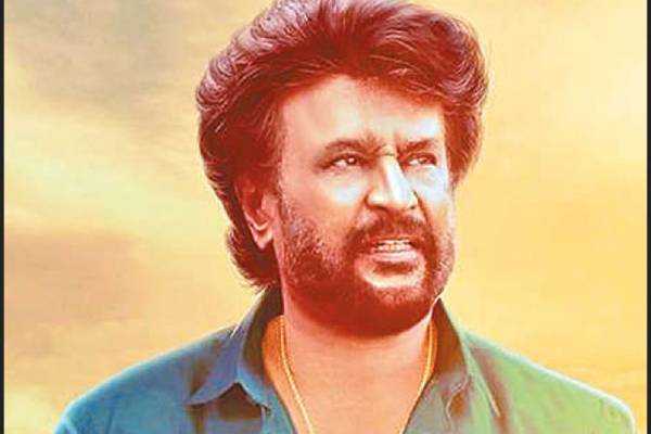 Rajinikanth received a low salary for Bharathiraja directing Kodi Parakkuthu film Rajinikanth received a low salary for Bharathiraja directing Kodi Parakkuthu film