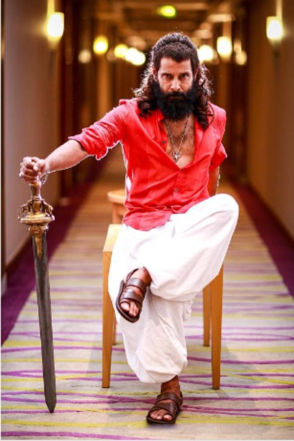 Chiyaan Vikram sends a cute gift to Young Aditha Karikalan actor Nejamave Santhosh Chiyaan Vikram sends a cute gift to Young Aditha Karikalan actor Nejamave Santhosh