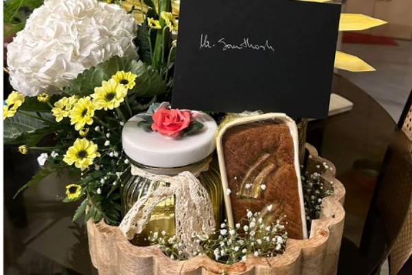 Chiyaan Vikram sends a cute gift to Young Aditha Karikalan actor Nejamave Santhosh Chiyaan Vikram sends a cute gift to Young Aditha Karikalan actor Nejamave Santhosh