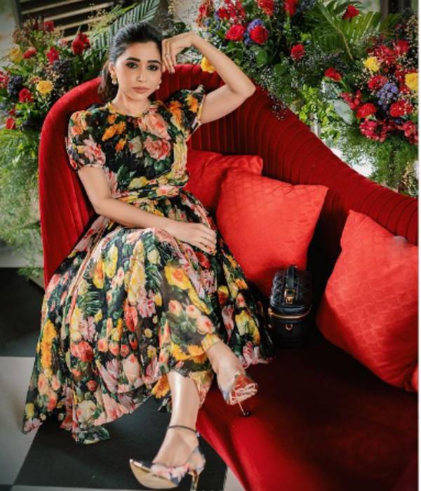 Jayam Ravi wife Aarthi Ravi conduct a sip and paint party video grabs fans attention 