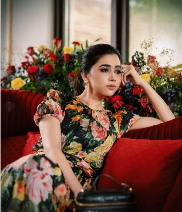 Jayam Ravi wife Aarthi Ravi conduct a sip and paint party video grabs fans attention 