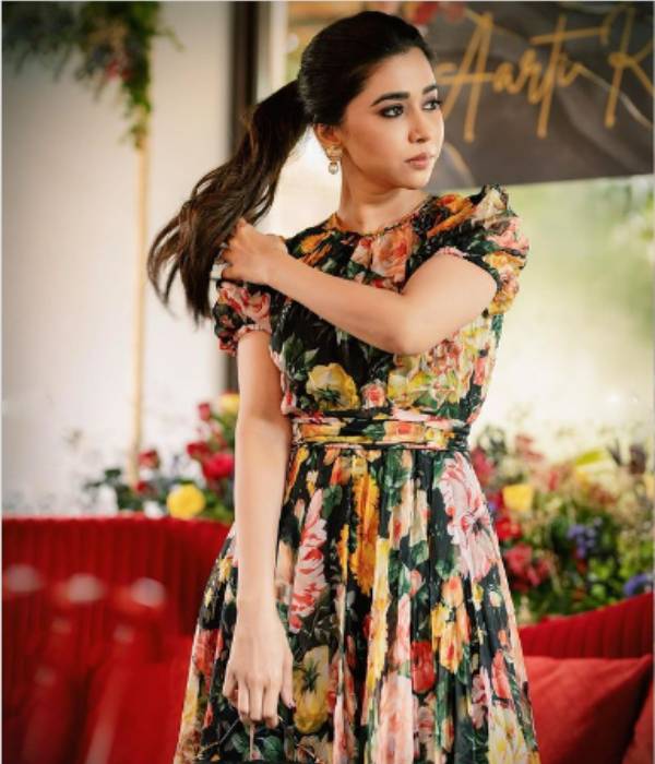 Jayam Ravi wife Aarthi Ravi conduct a sip and paint party video grabs fans attention 