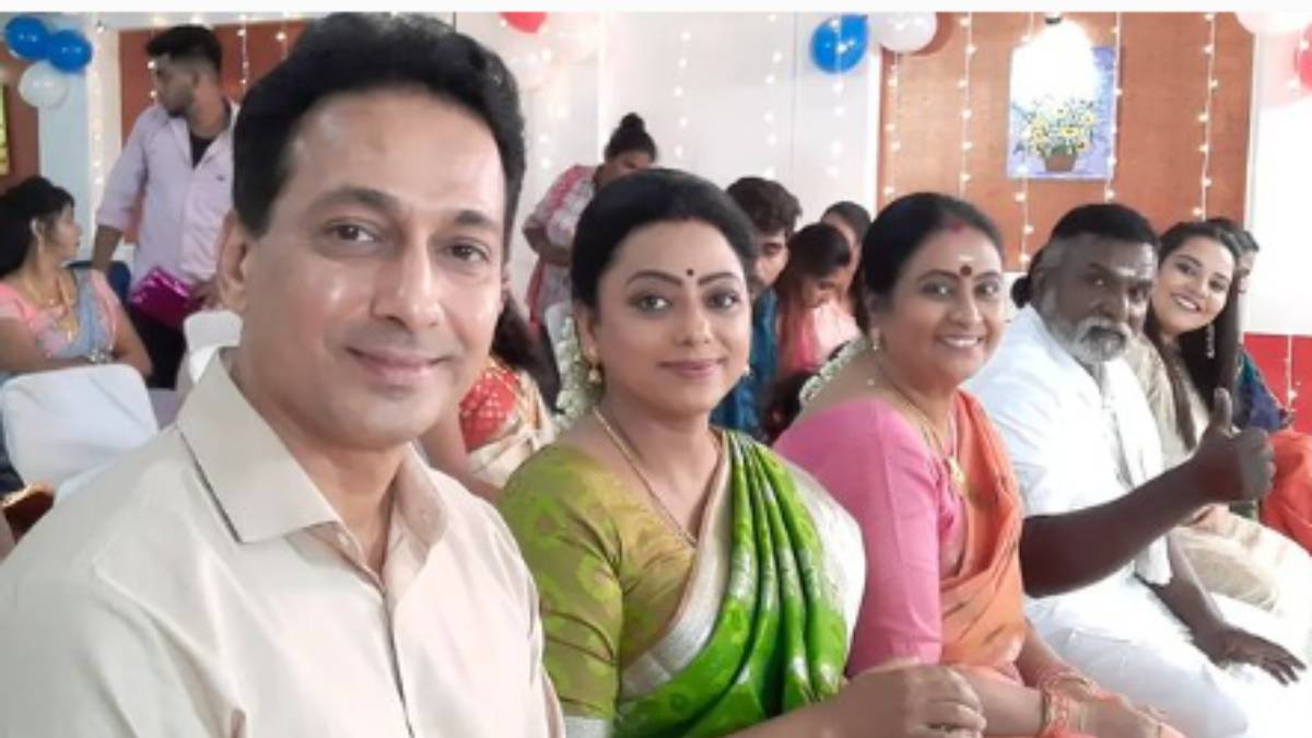 Vijay TVs Baakiyalakshmi serial actor gopi shares new photo of Baakiyalakshmi family Vijay TVs Baakiyalakshmi serial actor gopi shares new photo of Baakiyalakshmi family