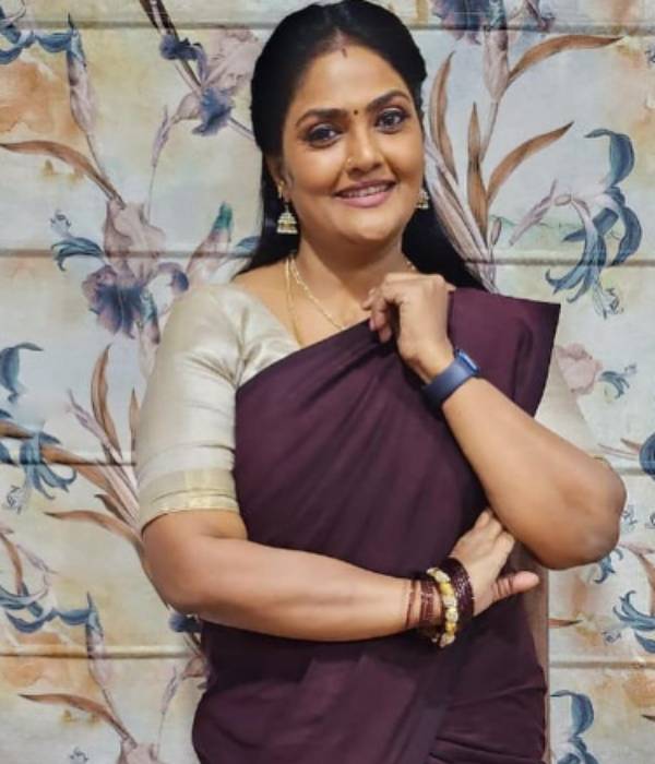 Nirosha poses in Nighty and fans asking what happened to her 