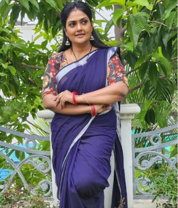 Nirosha poses in Nighty and fans asking what happened to her 