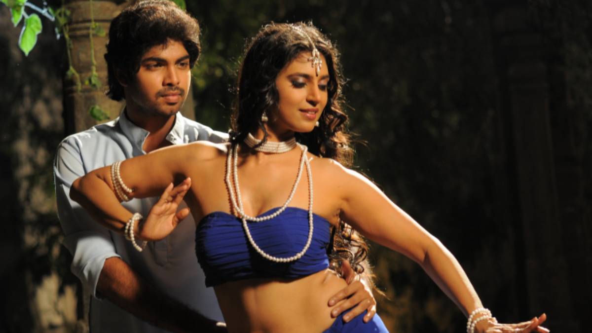 Actress Kasthuri photos trending on social media