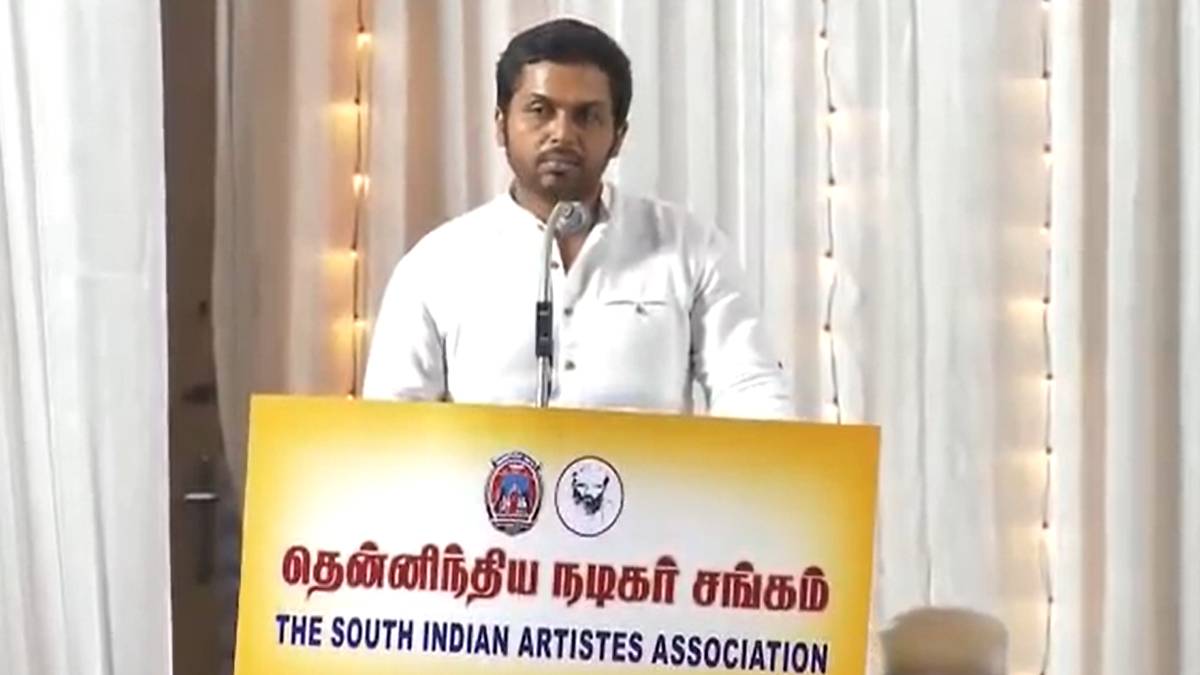 Karthi Emotional Speech about actor and Manobala 