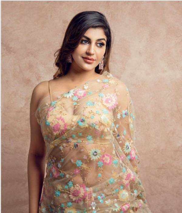 actress Yashika anand hot photos trending on social media 