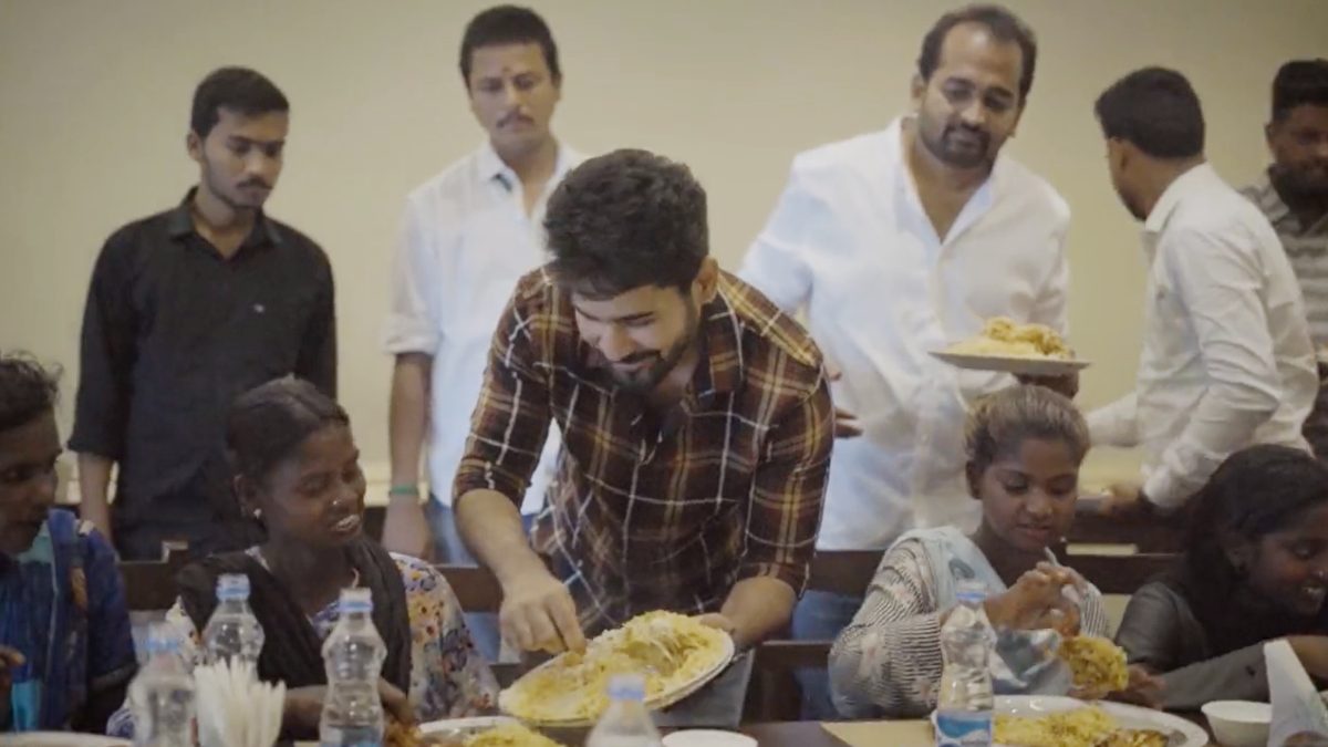 Vijay Antony celebrates Pichaikkaran 2 success with Beggars and feast them with Biriyani party 