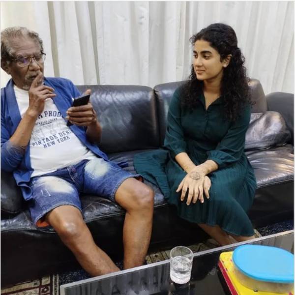 Bharathiraja meets Kutti Kundavai Nila and her family Bharathiraja meets Kutti Kundavai Nila and her family