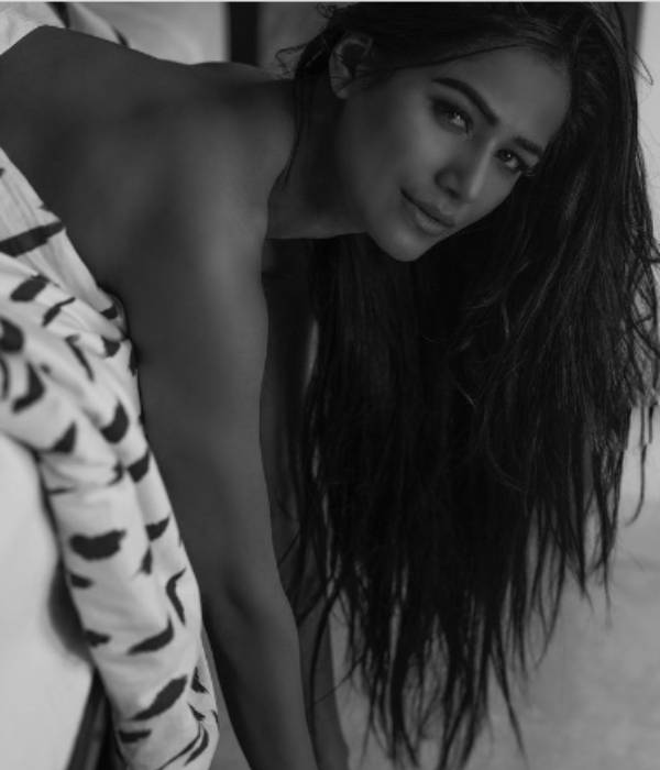 Poonam Pandey plays with Tiger video stuns social media 
