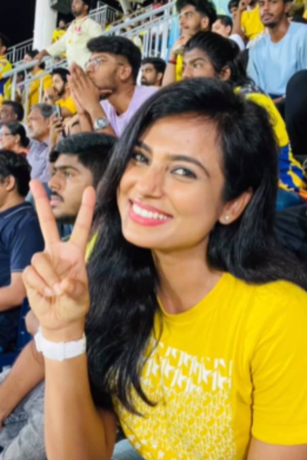 Ramya Pandian plays badminton with Sai Siddharth video goes trending 