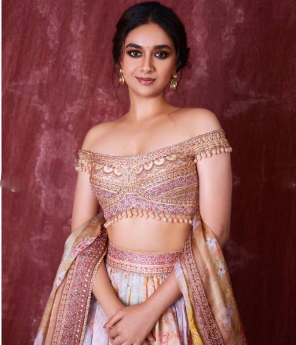 Actress Keerthi suresh shares cute photos in her instagram page 