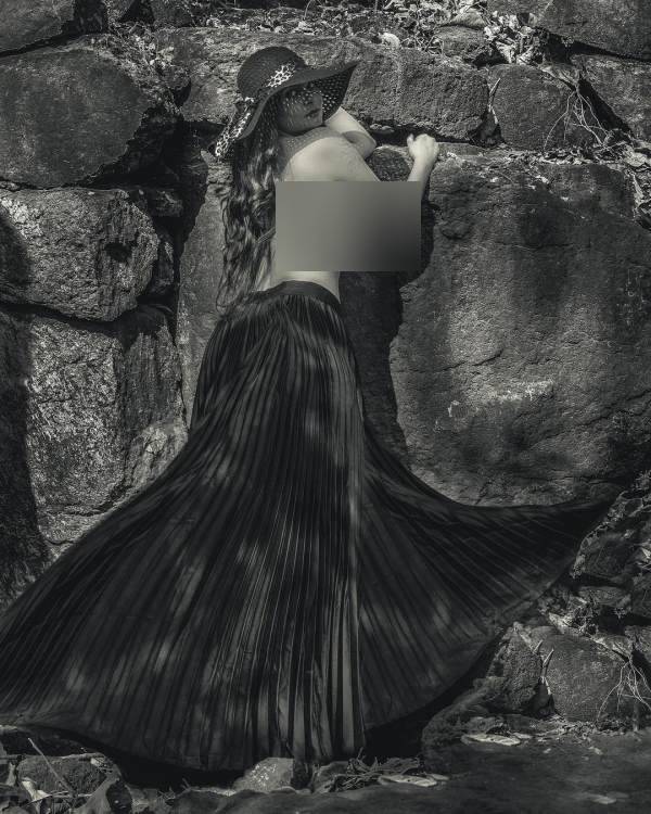 Aabha Paul stuns everyone in her throwback topless photo 