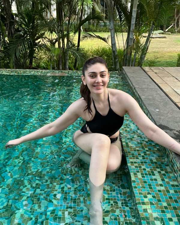 Shefali Jariwala stunning hot in her latest swimming pool bikini pics 